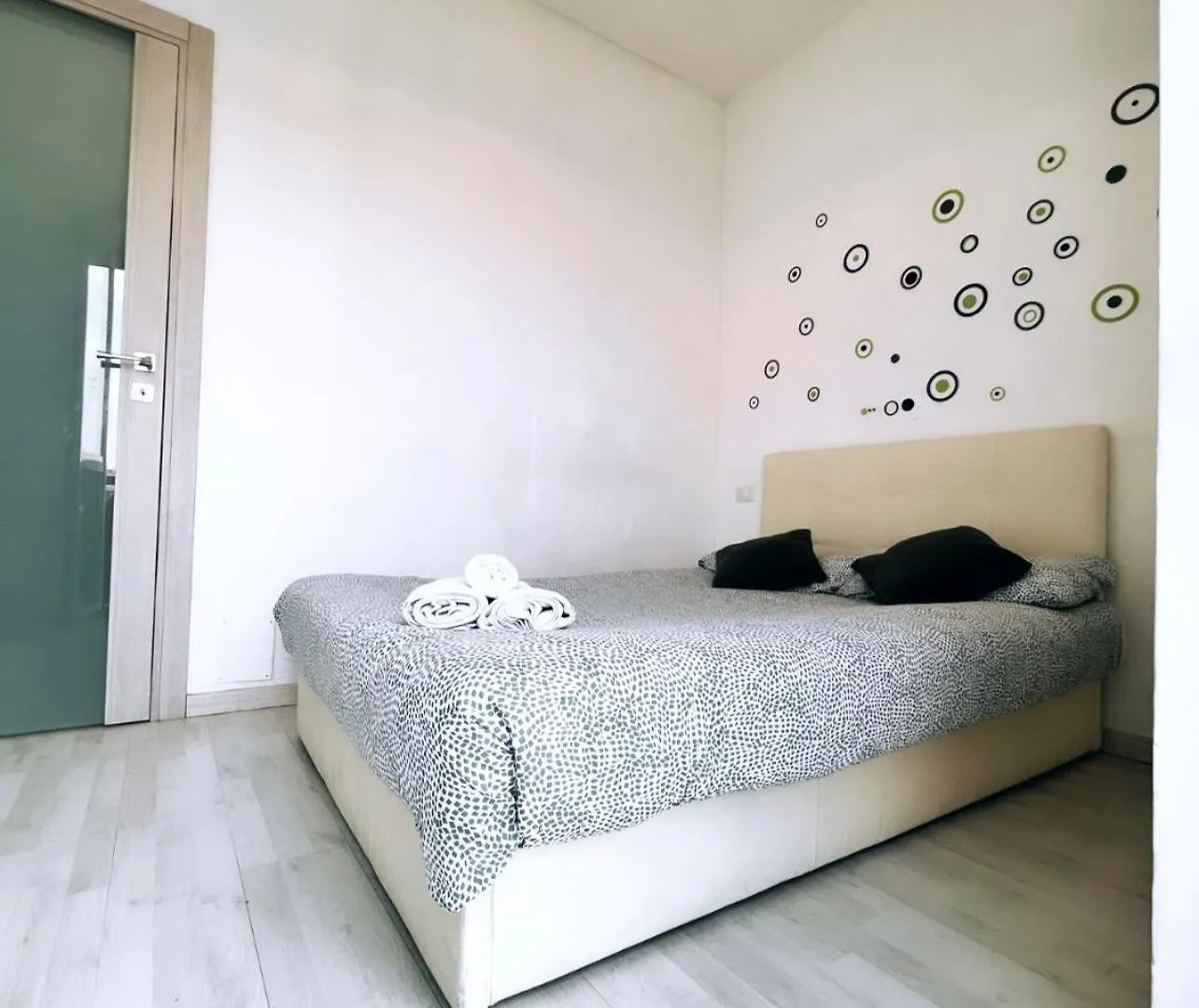 Very Nice Flats With Balcony And Close To The Metro Apartment Milan