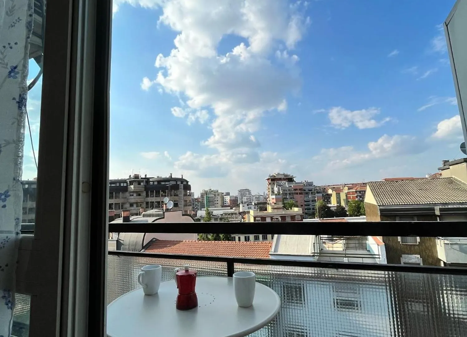 Very Nice Flats With Balcony And Close To The Metro Apartment Milan